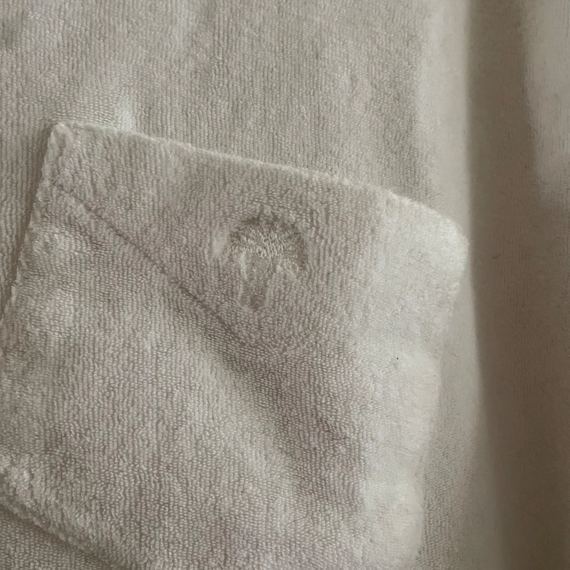 Vit frotté pikétröja från OAS - 2