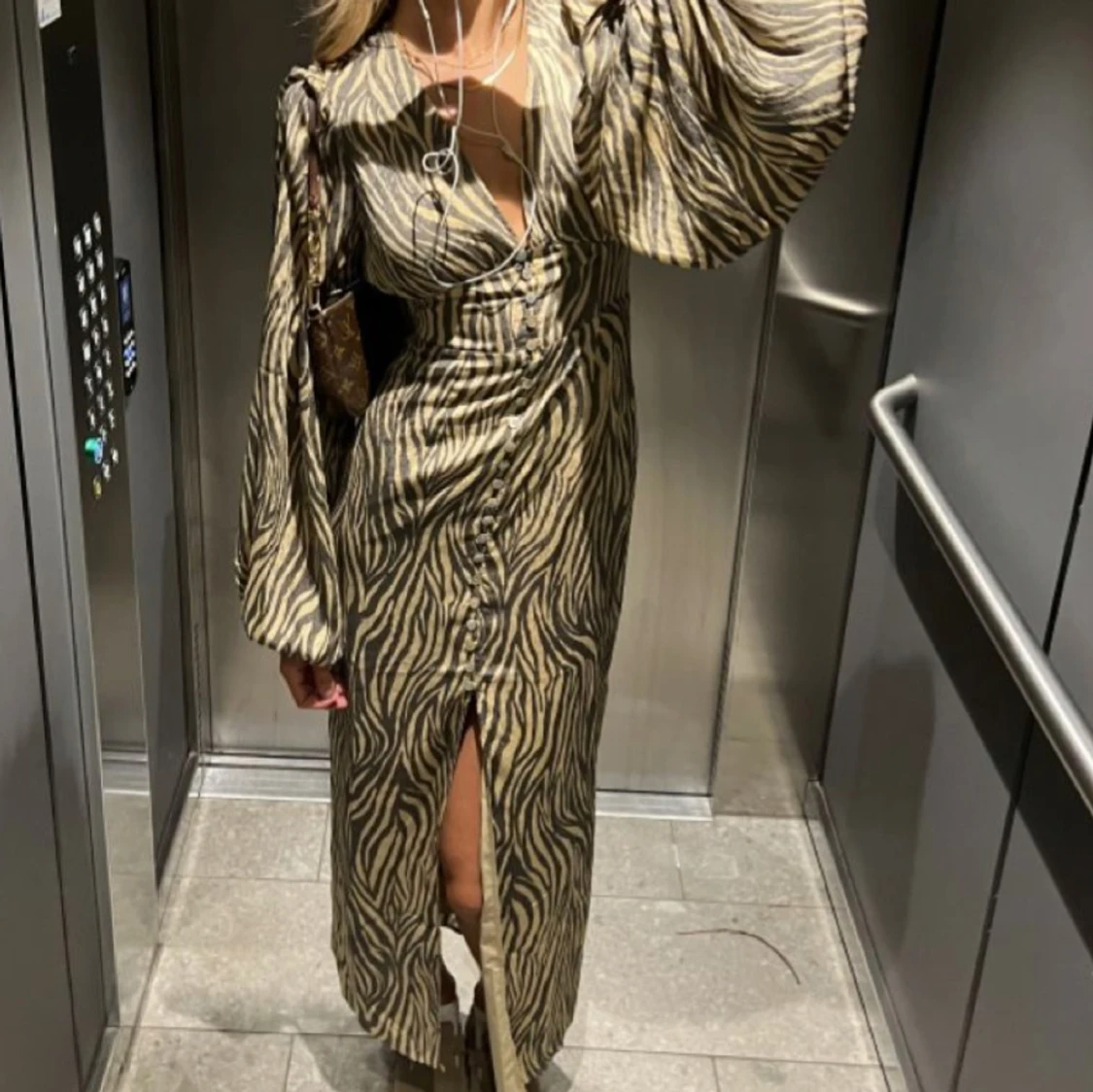 Zebramönstrad långklänning med slits