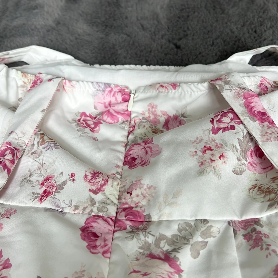 Vit blommig kortklänning från SHEIN - 1