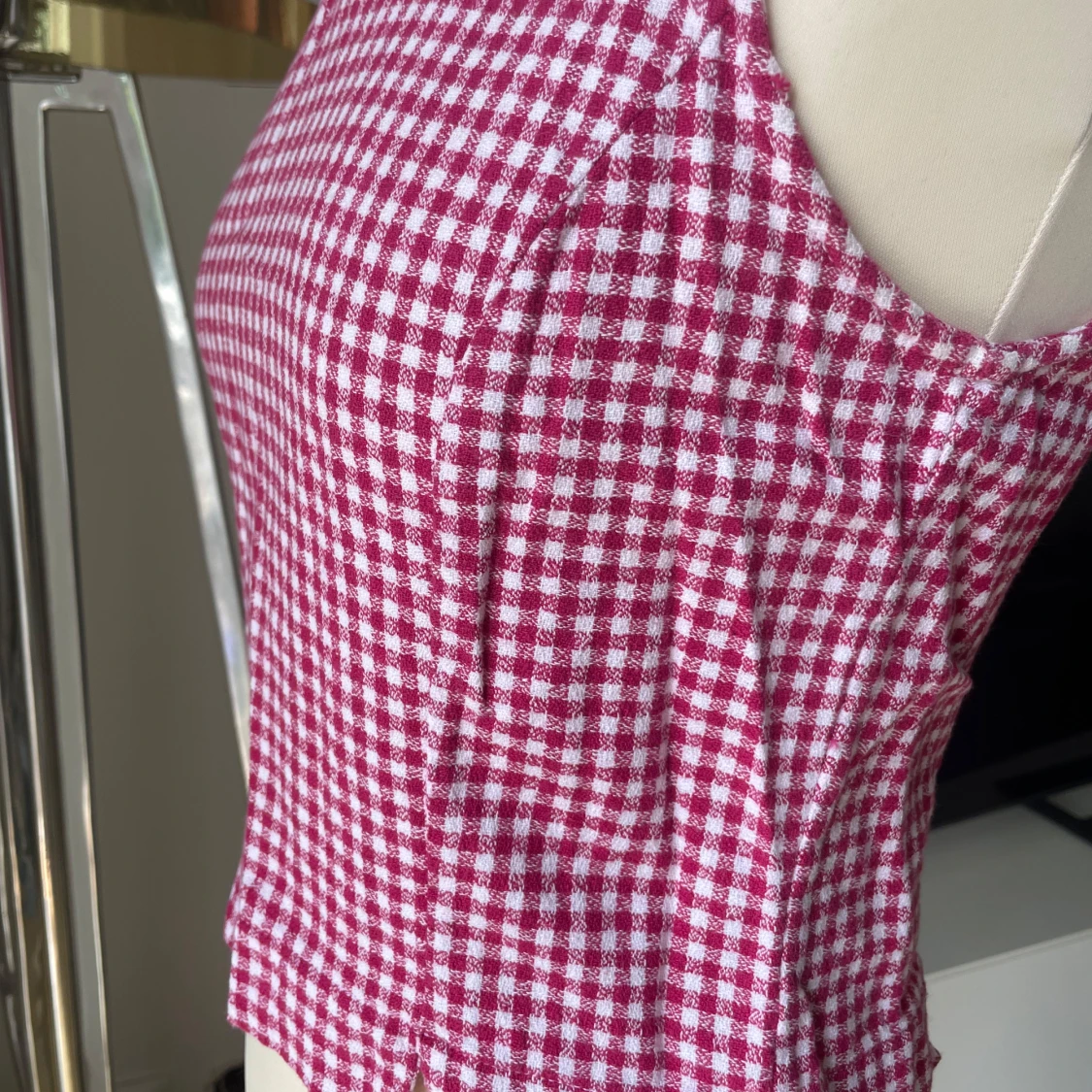 Rutig ärmlös topp i bomull - 1