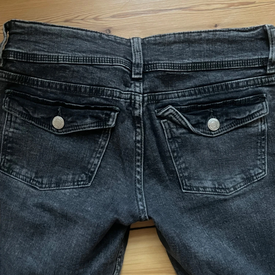 Svarta bootcut jeans Gina Tricot - 3