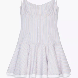 Randig kortklänning med knappar - Aldrig använd!! Superfin kortklänning med tunna axelband och knappar framtill. Klänningen har smala ränder i blått, orange och vitt, samt en volangig kjol. Tyvärr var den för liten så måste sälja!💞