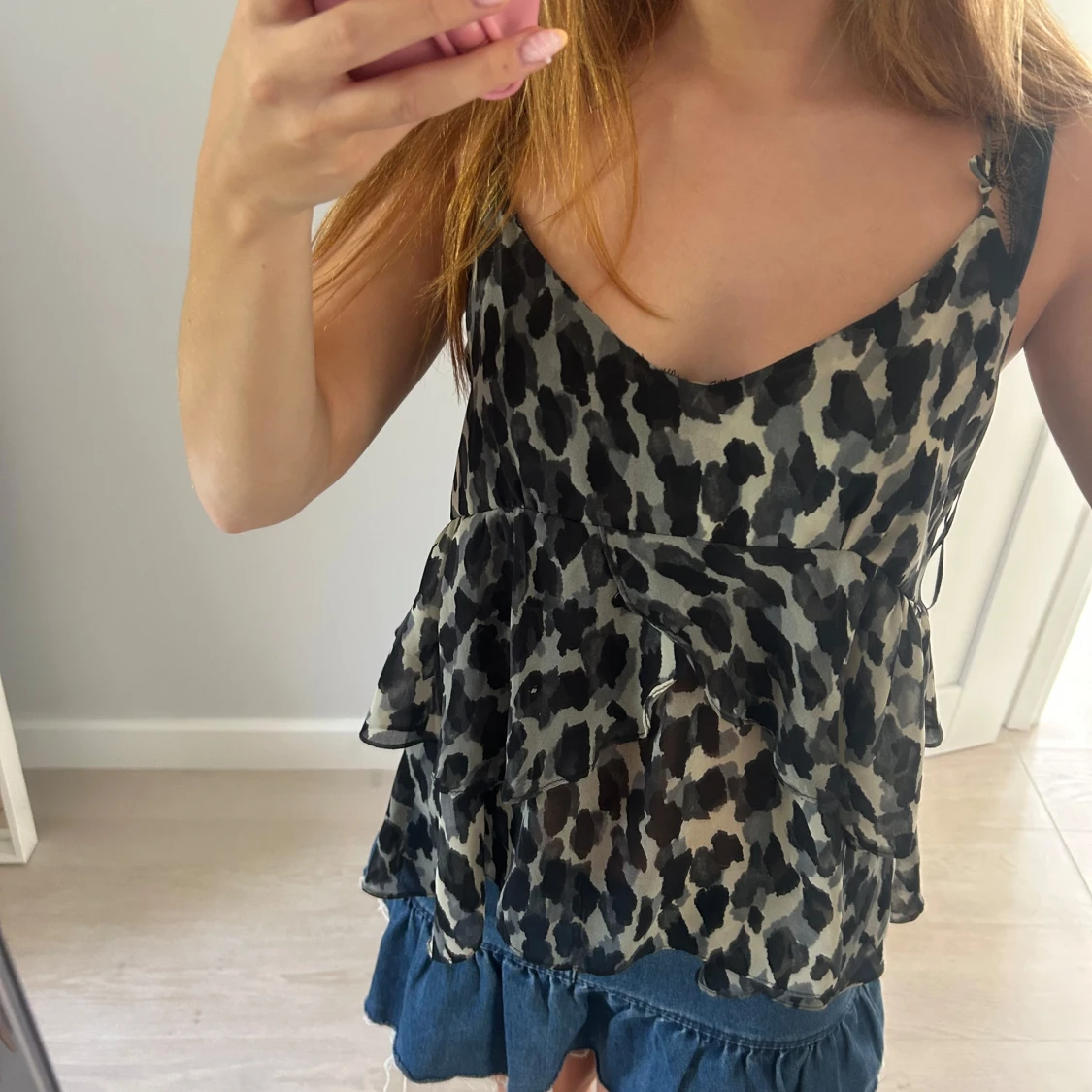 Leopardmönstrad volang-linnetopp