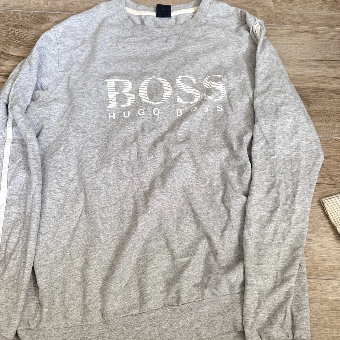 Grå sweatshirt från Hugo Boss S
