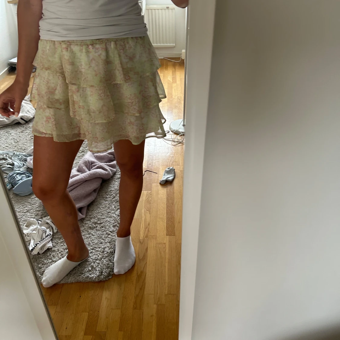 Blommig volangkjol i pastell