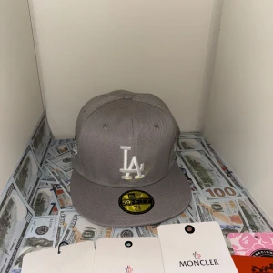 Grå LA keps - Oanvänd