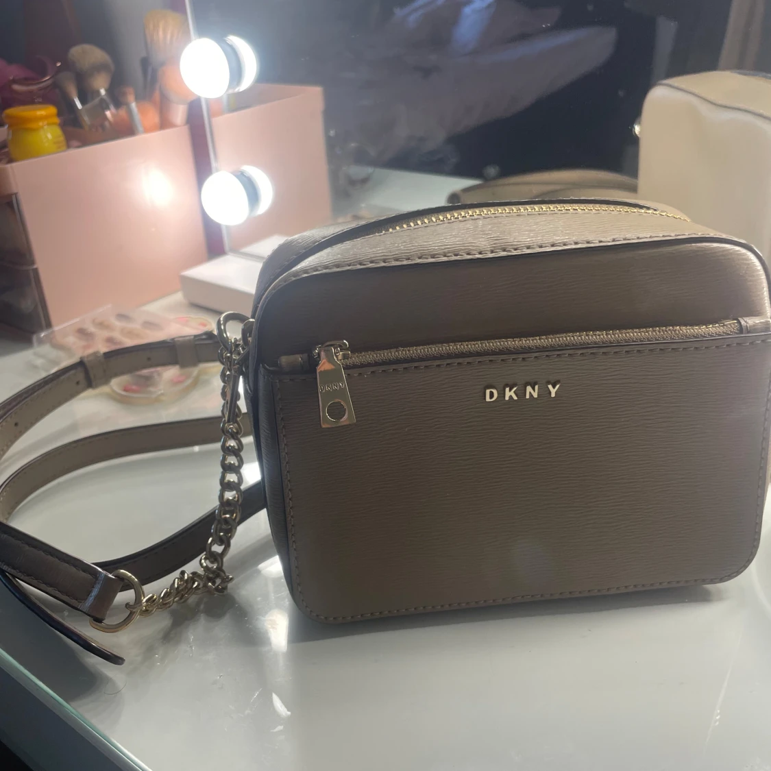 DKNY axelväska  - 1