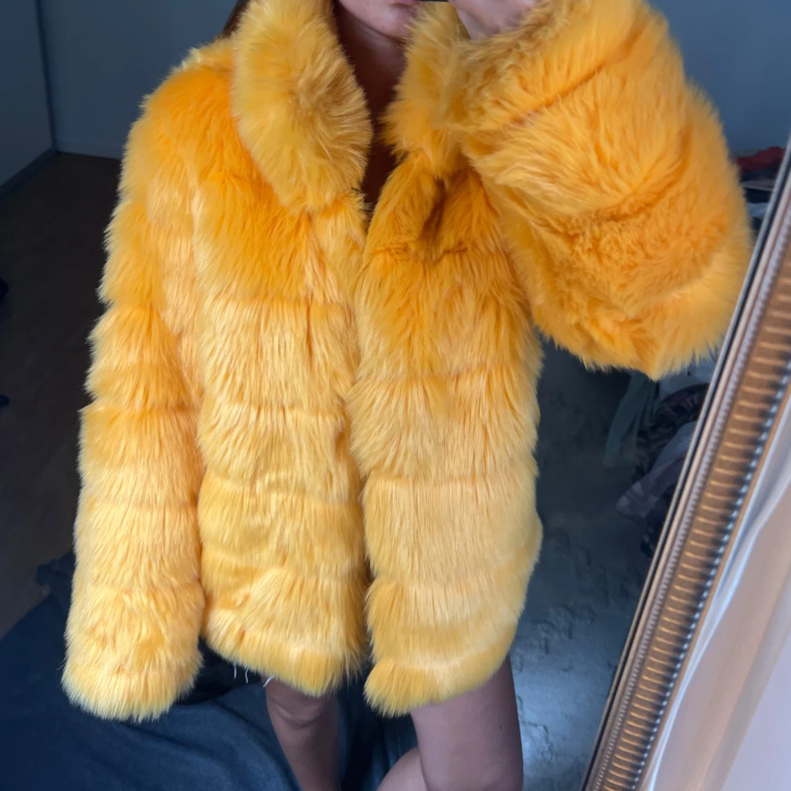 Gul pälsjacka  - 1