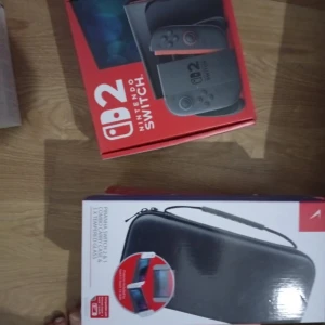Nintendo Switch 2  - Nintendo Switchl 2, pro kontroll och 5 spel. Köpt den 25 juni kvitto finns och garanti upp till 1 år medföljer. Ingen fel med den funkar utmärkt och inga skador på konsolen. 