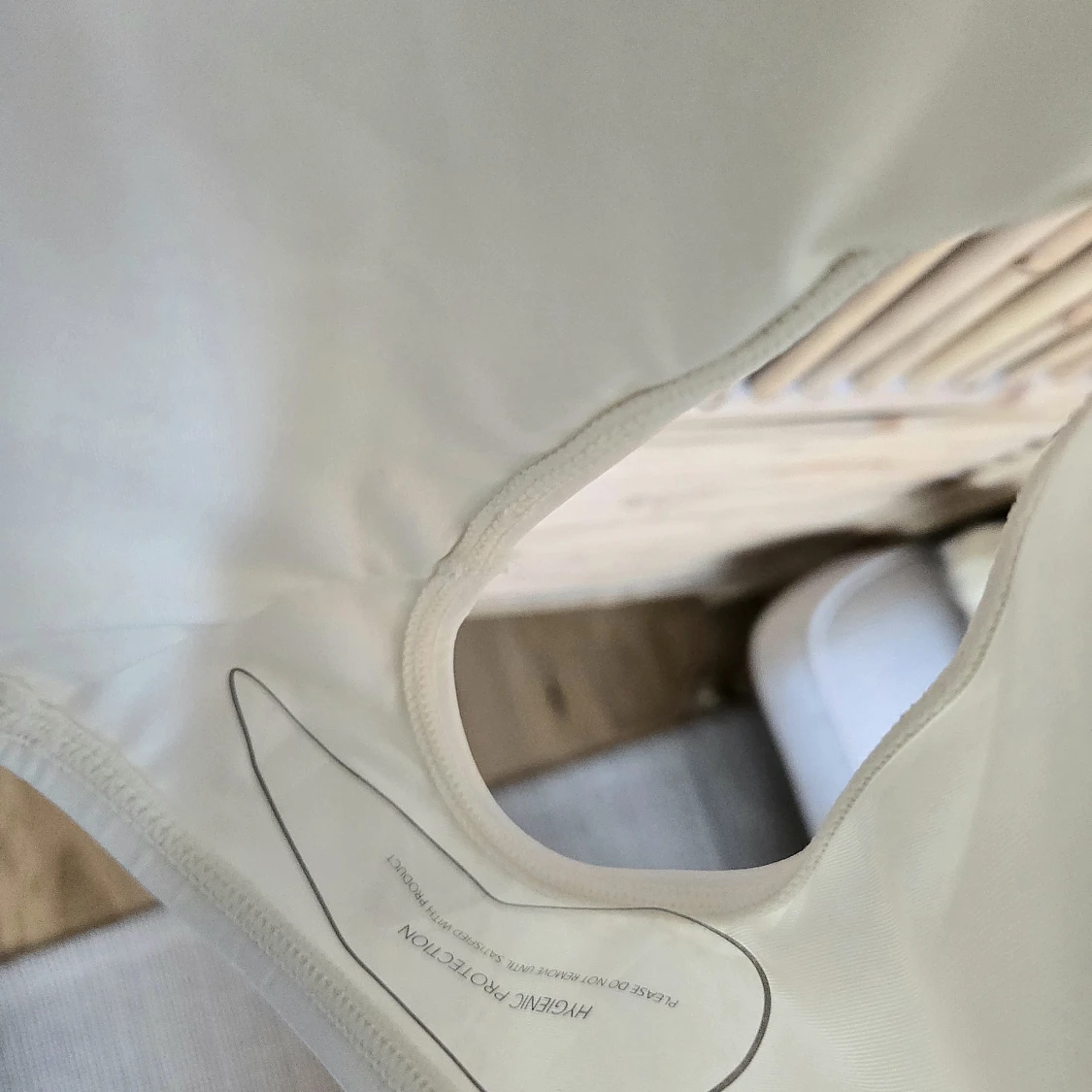 Vit baddräkt med svarta detaljer från Nelly - 1