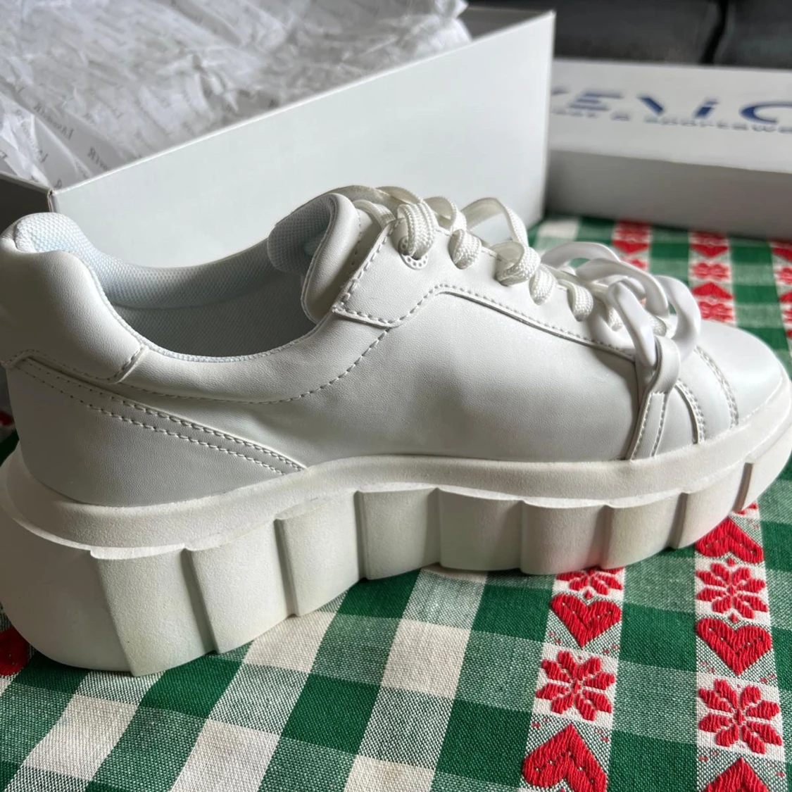 Vita chunky sneakers från Venice - 3
