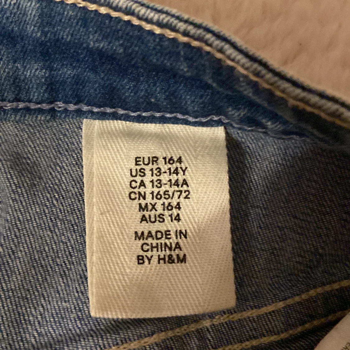 Jeanskjol med knappar från H&M - 1