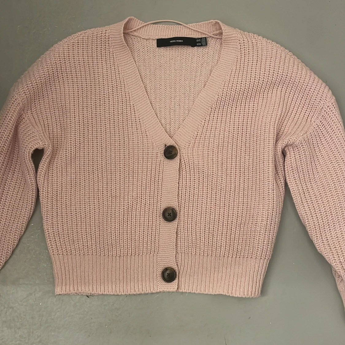 Rosa stickad kofta från Vero Moda