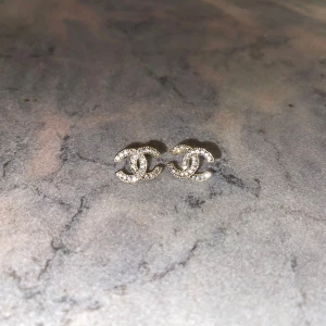 Örhängen  - Rostfritt stål helt nya och packade detta är en exempel bild bara 