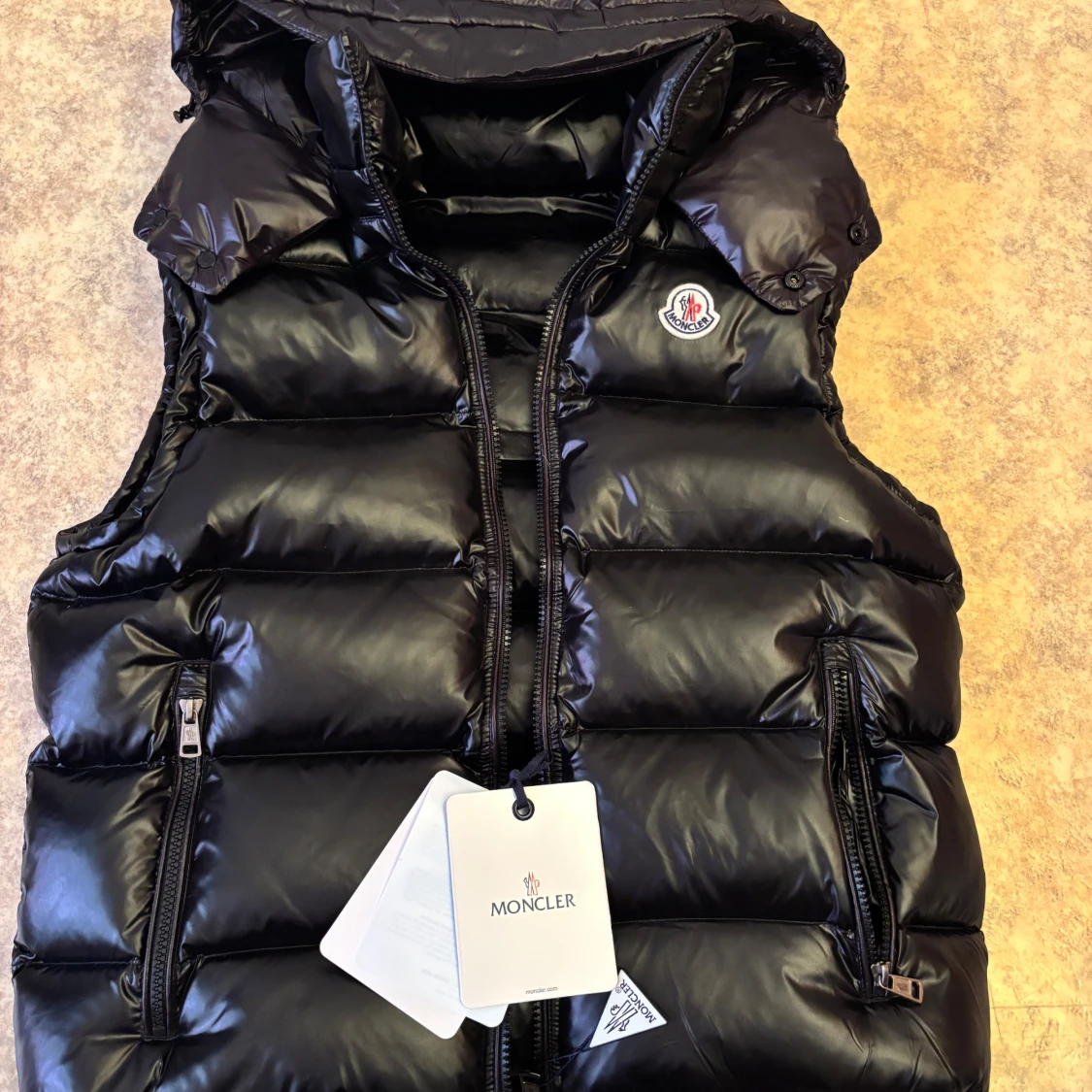 Svart dunväst från Moncler - 1