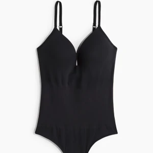 hm body - hm seamless body i storlek s , helt ny och aldrig använd med prislapp och kvar i sin originalpåse skulle säga att kupan är B finns även lite pushup, skickar samma dag eller nästa dag.