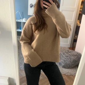 Snygg polotröja💗🥰 - Sjukt snygg polotröja!! Sååå mjuk och skön, passar till allt!! Som ny💗