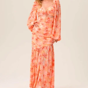 Blommig långklänning från ADOORE - Superfin långklänning från Adoore. Helt ny, endast provad. Nypris: 1795kr