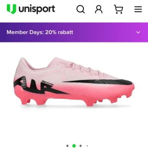 Nike Mercurial fotbollsskor - Snygga Nike Mercurial fotbollsskor i en ljusrosa nyans med svarta detaljer. Designade för optimal prestanda på planen. Använda 2 gånger. Skick 9.5/10 nypris runt 1000kr