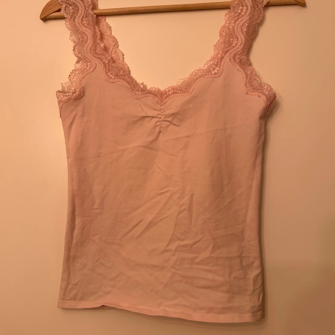 Rosa linne med spetsdetaljer, y2k-känsla - 2