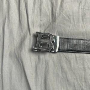  Burberry bälte  - Burberry bälte