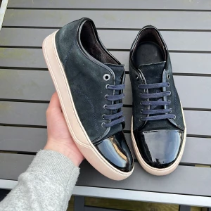 Lanvin - Säljer dessa riktigt snygga lanvins!| size uk7 vilket motsvarar 41-42 |Skick 8,5-9/10 | Hör av dig vid frågor eller funderingar ✌️
