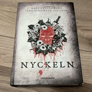 Nyckeln - Boken 'Nyckeln' av Mats Strandberg och Sara Bergmark Elfgren är en del av en spännande serie. 