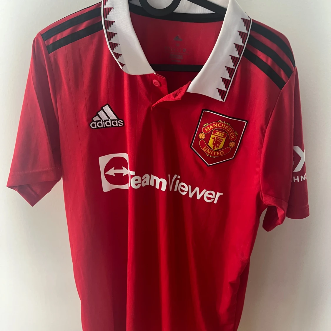 Röd Manchester United fotbollströja