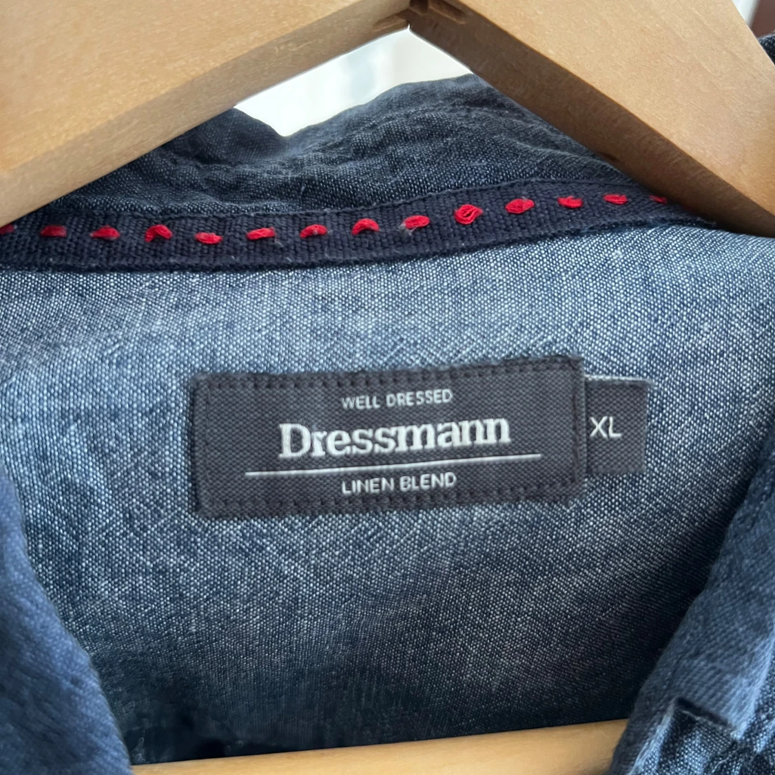 Mörkblå linneskjorta från Dressmann - 2