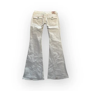 Bootcut True Religion jeans - I am selling these True Religion jeans in a size 30 which fits an S/M. Inside leg length: 79 cm and waist measurement across: 38💞Write to me for other  measurements or other details💞