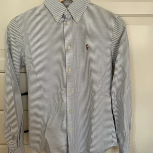 Randig skjorta från Ralph Lauren - Randig skjorta från Ralph Lauren i storlek XS. Som ny!! 