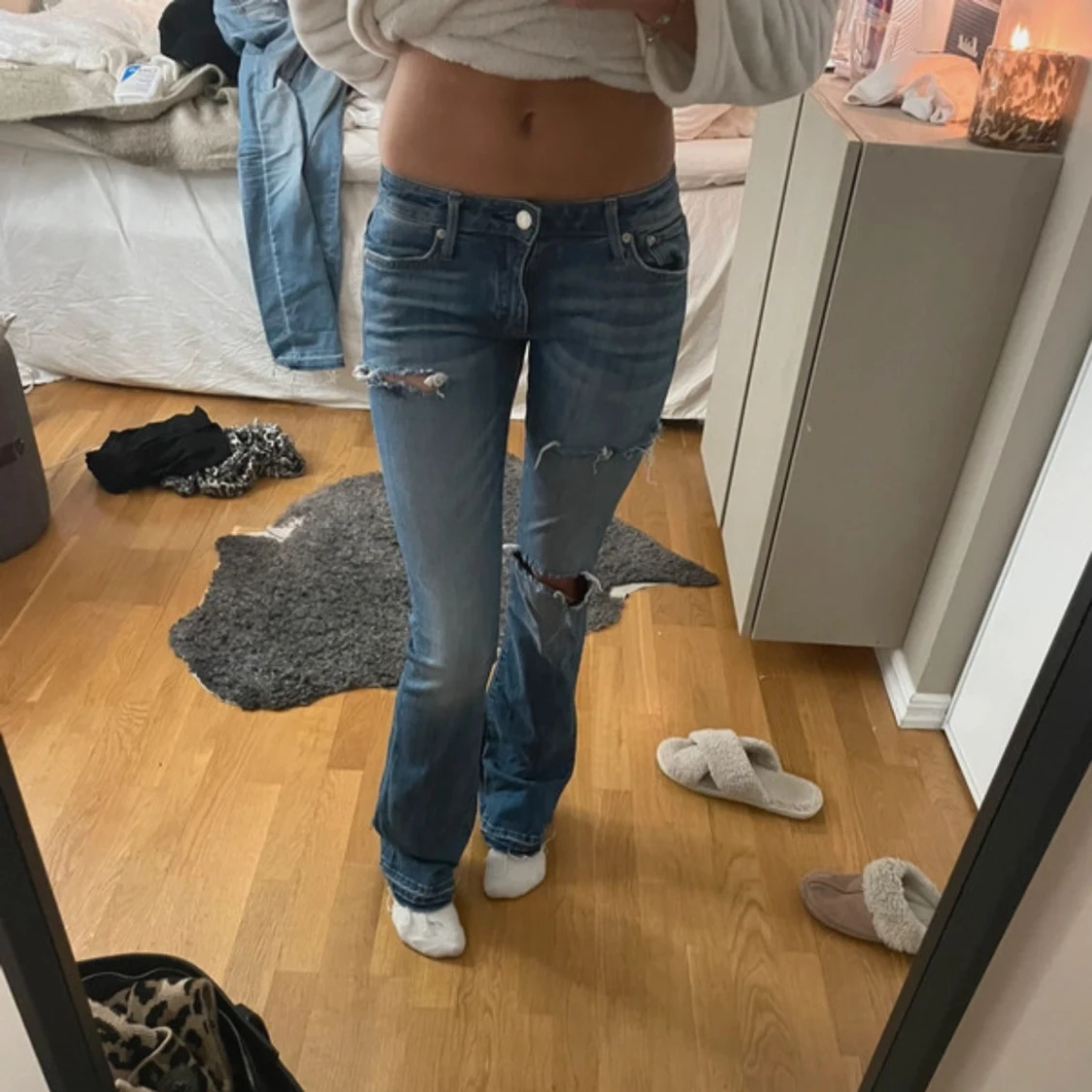 lågmidjade bootcut jeans