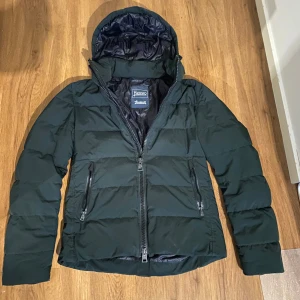 Herno jacka  - Köpt från store enda använder ej längre bra skick inga defekter 