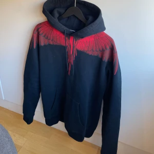 Marcelo Burlon hoodie  - Säljer då jag inte använder lika mycket, storlek M. Kom för mer bilder priset är ej fast 