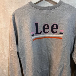 Sweatshirt Lee - Sweatshirt från lee, cool!! Passar xs/s