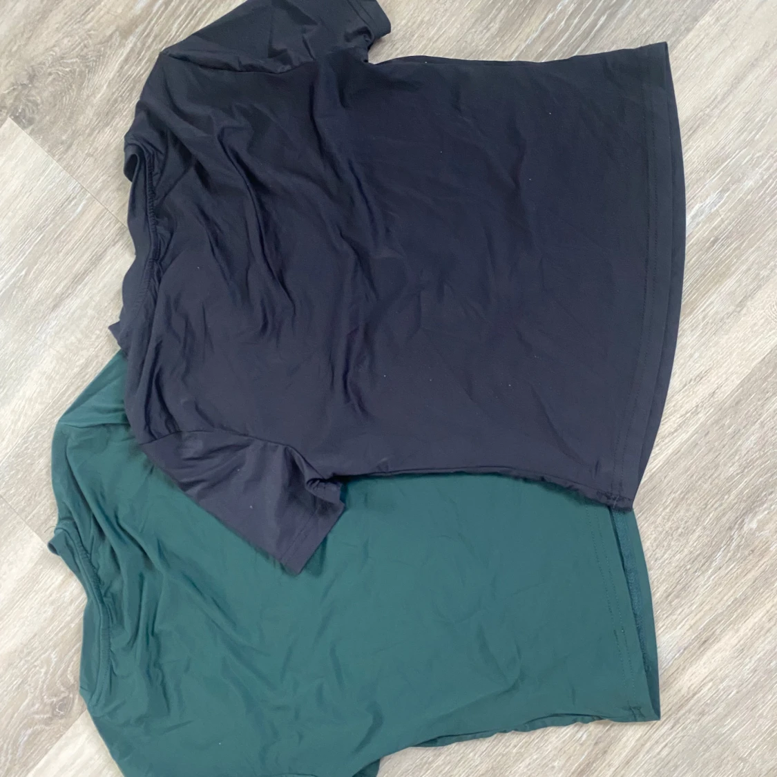 Två basic tränings t-shirts  - 1