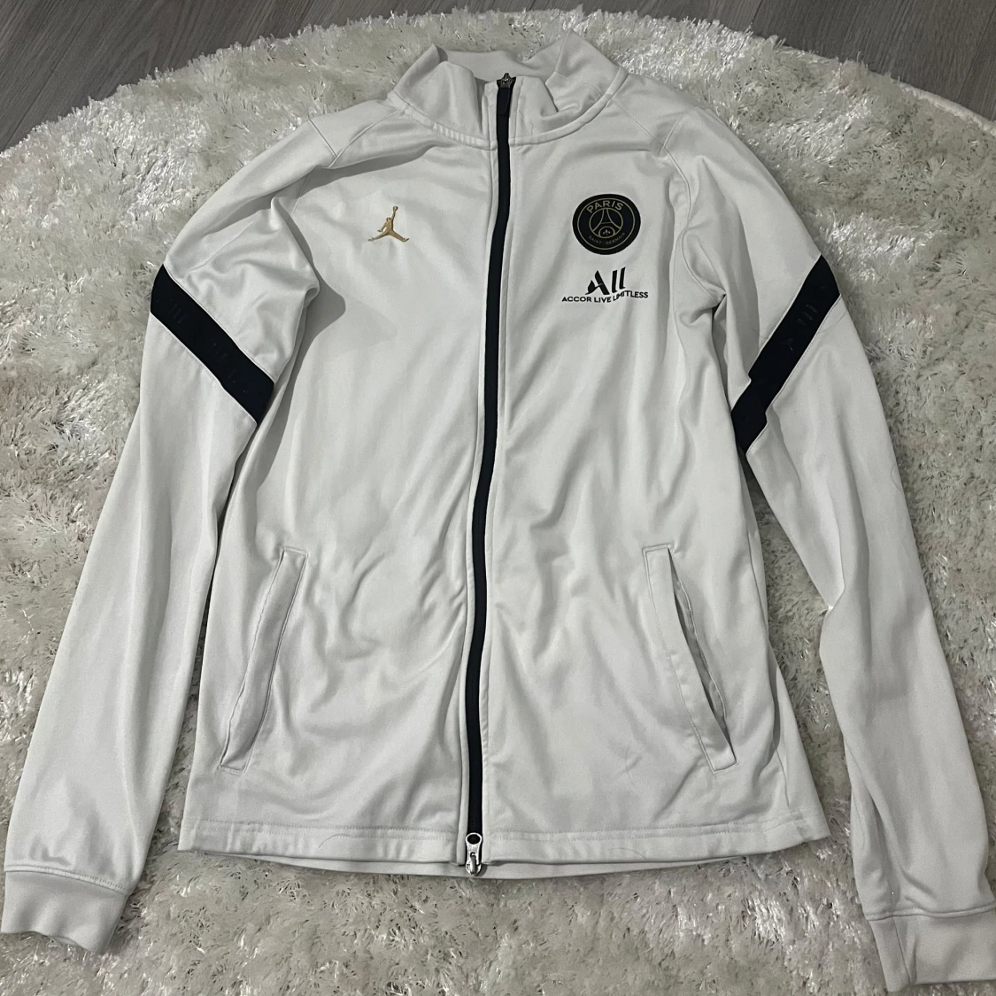Vit träningsjacka från Jordan x PSG