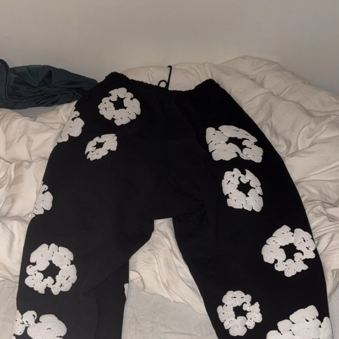 Denim tears byxor använd 2 gånger rekommenderar passar som M