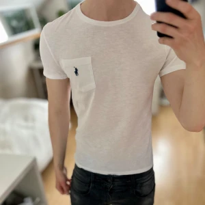 Denim & Supply Ralph Lauren t-shirt - Mycket fint skick, inga defekter. Självklart äkta, nypris ca 1200kr. Storlek S passar S. 