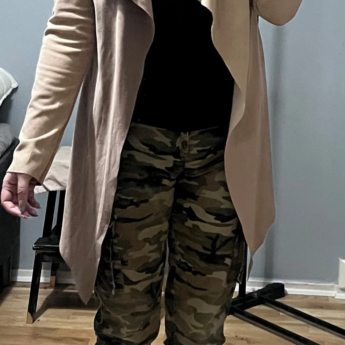 Beige omlottkappa med vattenfalls-krage - 1