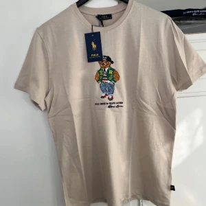 Beige t-shirt från Polo Ralph Lauren - Snygg beige t-shirt St.M