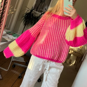 Stickad tröja  - Så drömmig stickad tröja i skönt material❤️❤️