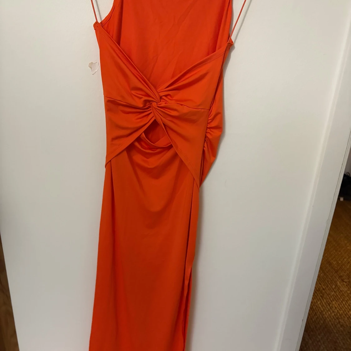 Orange långklänning med knutdetalj från SHEIN - 2