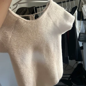 Zara tröja  - En stickad T-shirt från Zara 