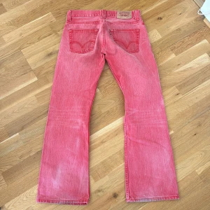Levis 512 bootcut  - Sjukt fina bootcut jeans från Levis. Vintage jeans i röd/rosa färg sjukt coola! Size 30/32 36 dam jeans size ish! 