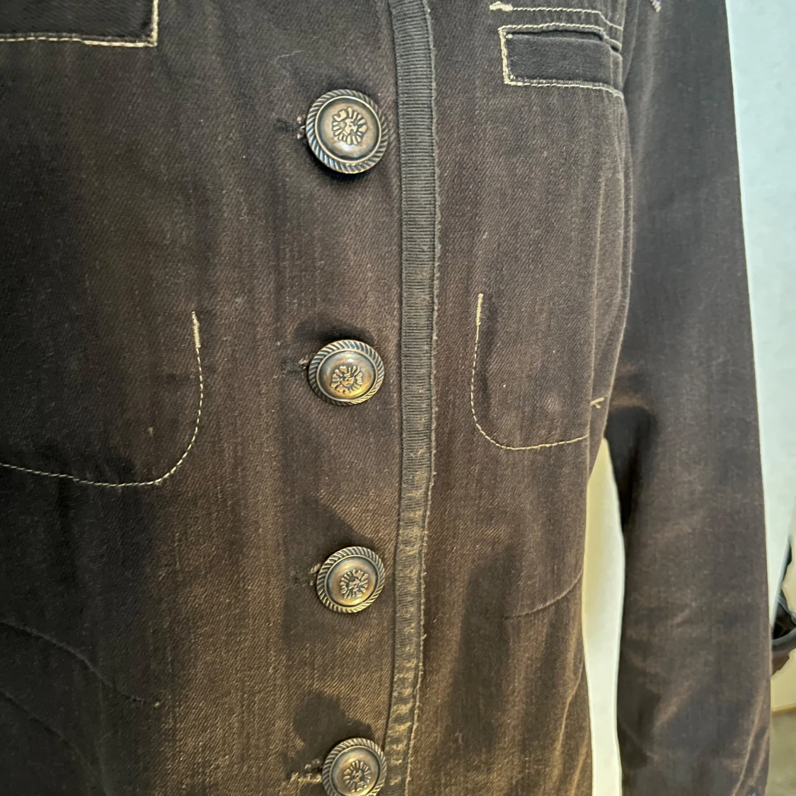 Mörkbrun kavaj med knappar - 2