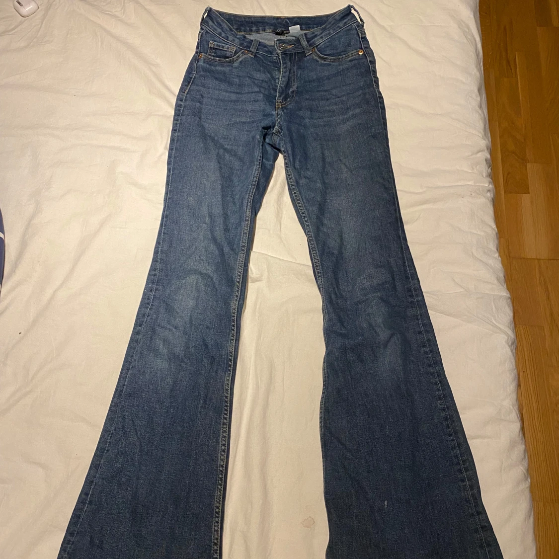 Blå bootcut jeans