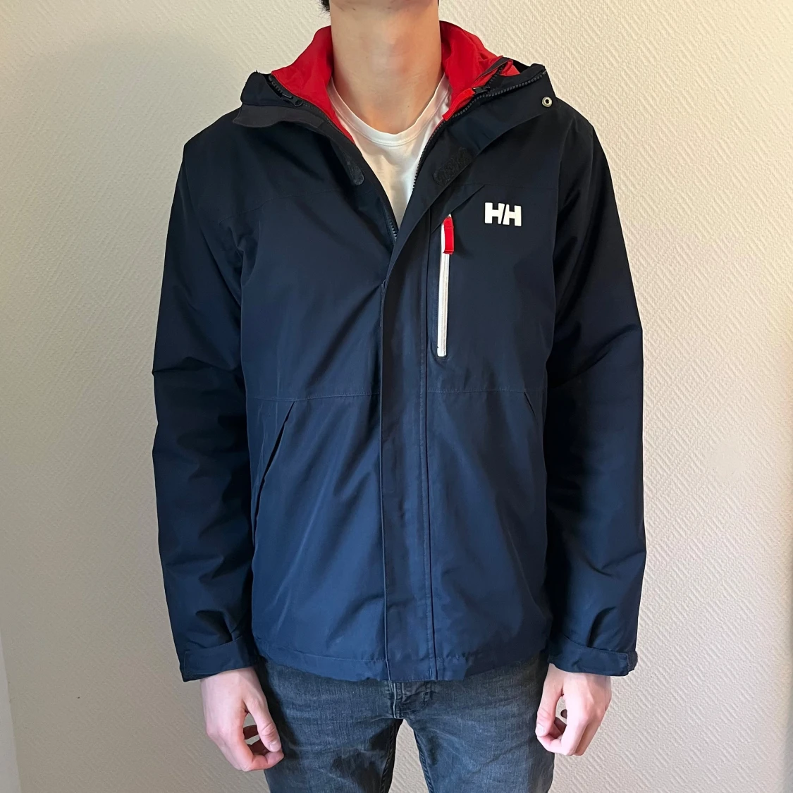 Marinblå Helly Hansen jacka