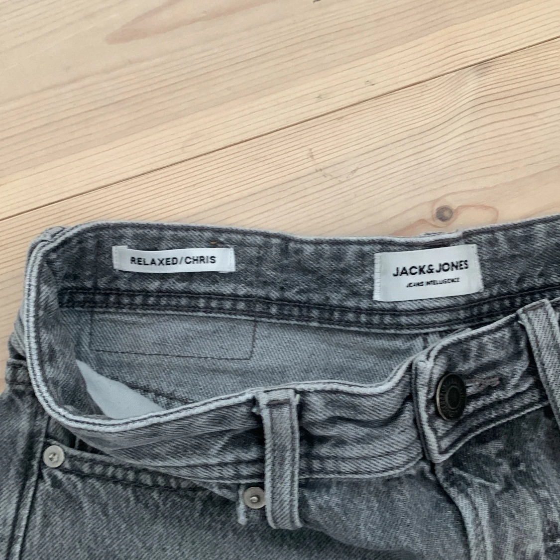 Grå jeans från Jack & Jones Relaxed/Chris - 2