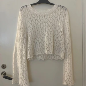 Stickad sommar topp - Så snygg stickad topp som passar perfekt nu till sena sommarkvällar. Inga defekter bra skick, från monki